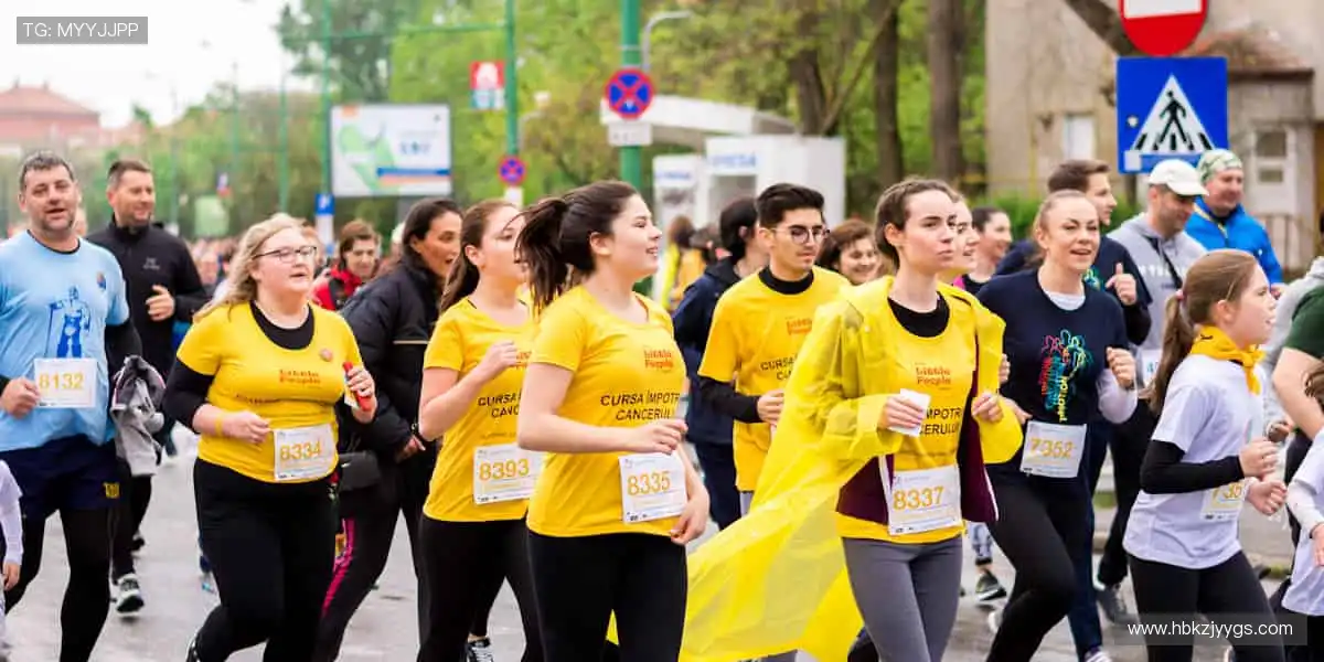 🎁 热爱永不缺席！官方正品周边，把偶像的力量穿在身上，握在手里！